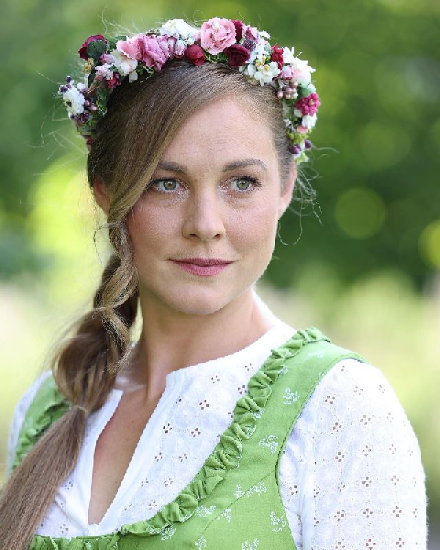 Blütenkranz mir Dirndl